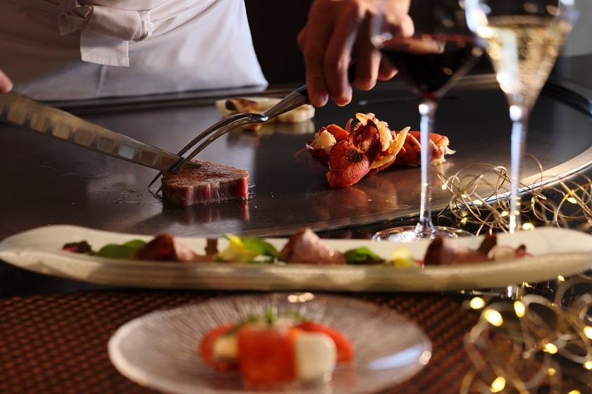 ■目の前で焼き上げるライブ感が魅力の鉄板焼クリスマスコース■ 夕朝食付プラン