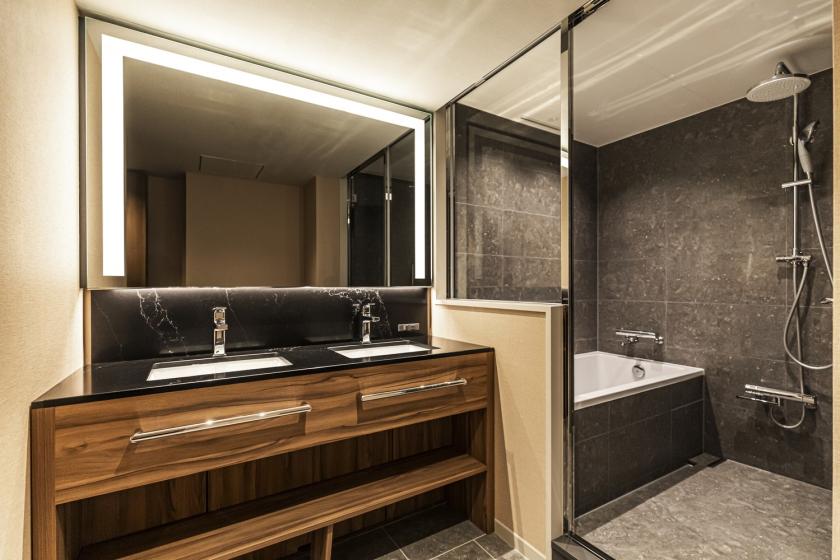 エグゼクティブデラックスキング 41.6㎡ （スカイツリー側）