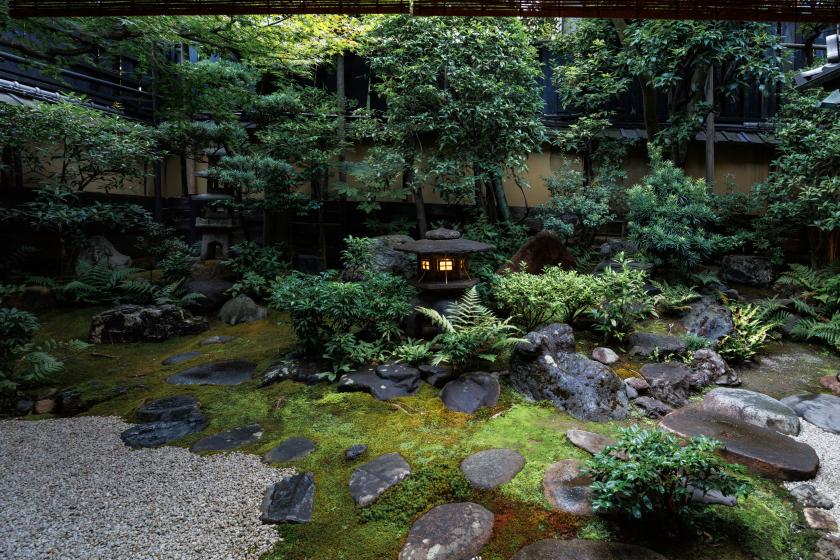 【旧館 14号室】 創業当時からのお部屋　角部屋（1階／59㎡）