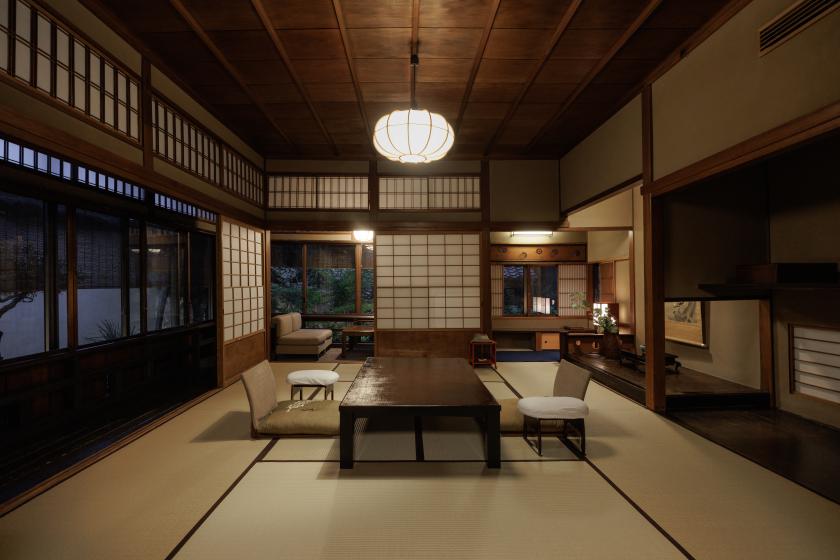 【旧館 25号室】 明治初期のお部屋　角部屋（2階／64㎡）