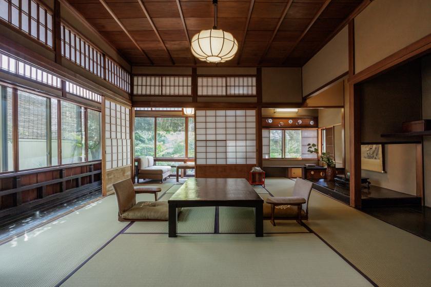 【旧館 25号室】 明治初期のお部屋　角部屋（2階／64㎡）