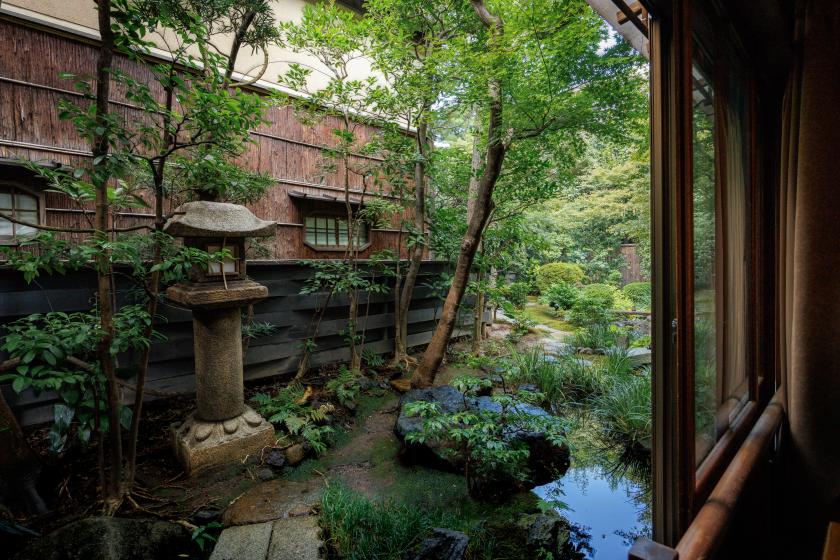 【旧館 33号室】 明治初期のお部屋　角部屋（1階／65㎡）