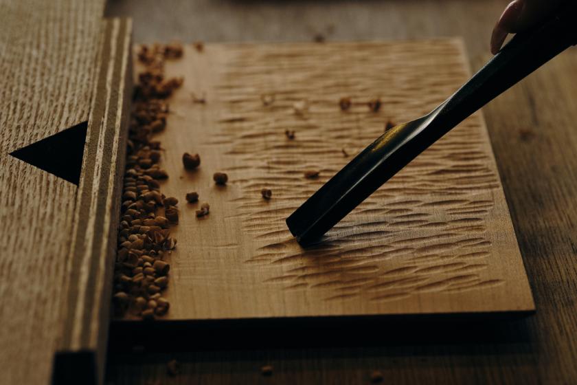 【町家で体験】町家の工法に学ぶ、オリジナル木皿づくり ※チェックアウト日参加