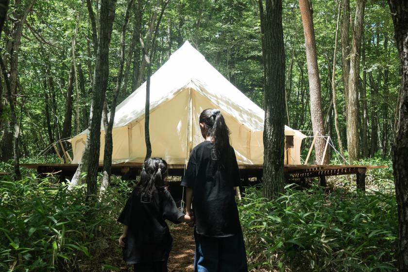 グランピングテント / 木々に包まれる癒しのテント（ダブルベッド×2）