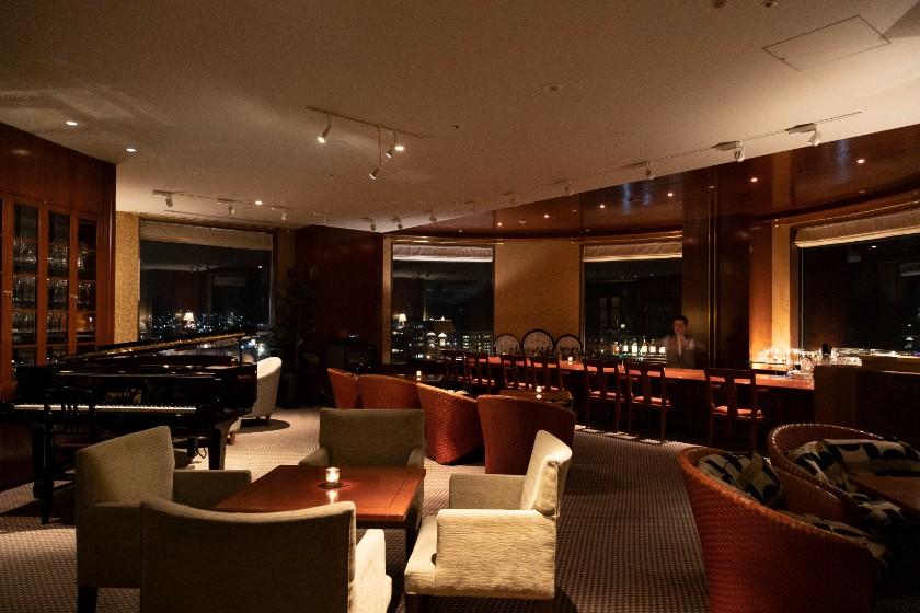 【記念日】誕生石カラーカクテル＆特製ケーキ付／最上階ラウンジで過ごすアニバーサリープラン