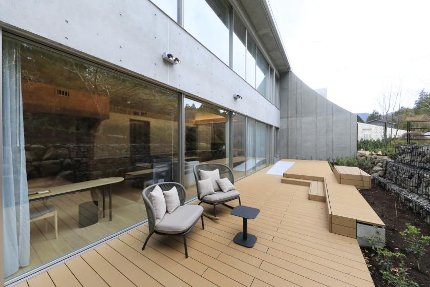 ラグジュアリー　Ｂ-Ｔｙｐｅ　ウッドデッキ付き