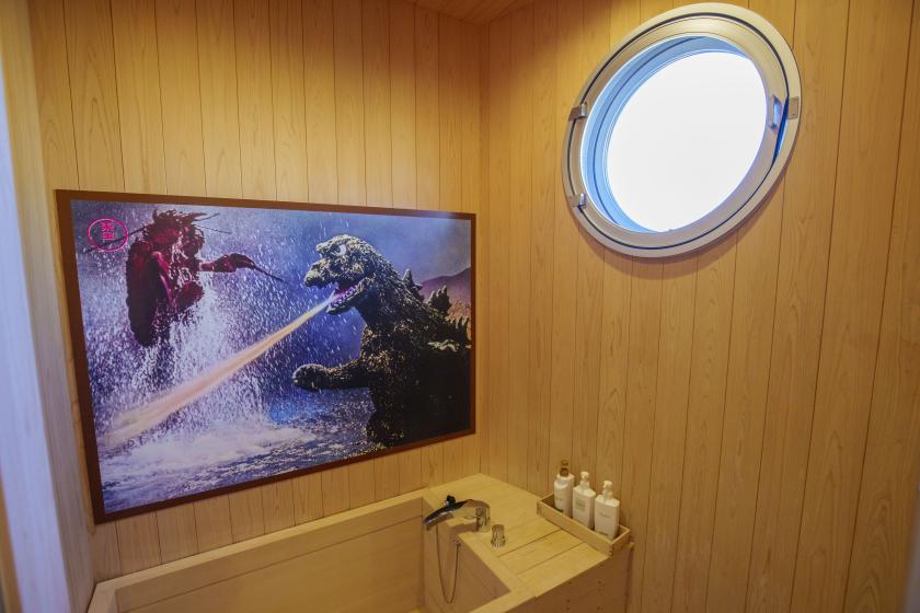 ゴジラコラボルーム「昭和東宝怪獣資料室」【プライベートテラス/全面檜風呂】