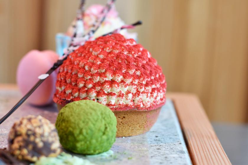 【箱根スイーツコレクションセット付き/夕食後半】数量限定！春の箱根で宝探し きらめきスイーツ＆ホテルディナービュッフェ