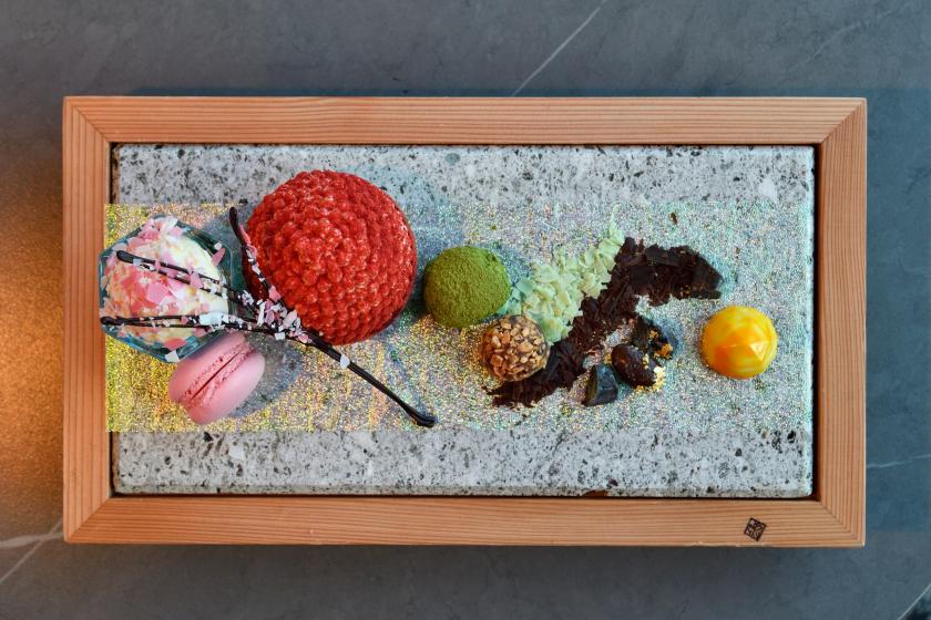 【箱根スイーツコレクションセット付き/夕食後半】数量限定！春の箱根で宝探し きらめきスイーツ＆ホテルディナービュッフェ