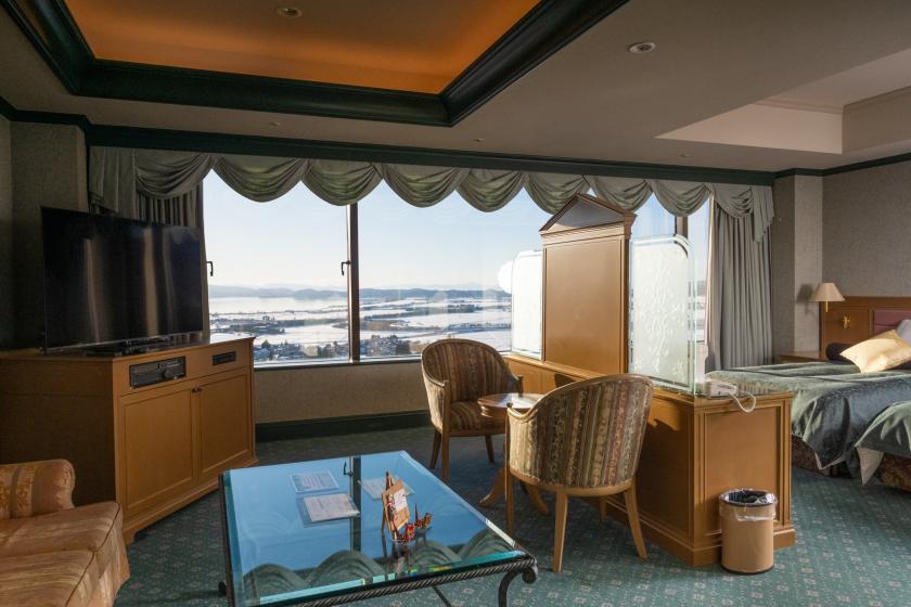 【オリエンタルスイートルーム】最上階から眺める四季の絶景 快適なスイートで家族と寛ぐひとときを　夕朝食付プラン