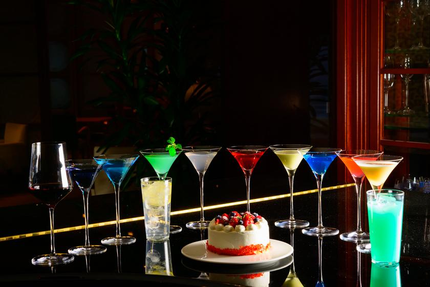 【記念日】誕生石カラーカクテル＆特製ケーキ付／最上階ラウンジで過ごすアニバーサリープラン