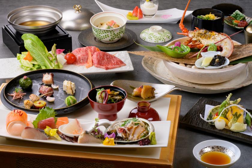 遅めチェックインの方必見！【夕食は後半席（20時前後確約）で最大2,200円OFF】伊勢海老・鮑付　味覚プランをお得に堪能
