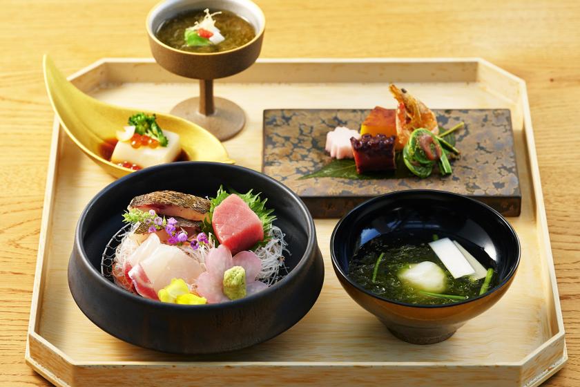 【丘・森の中のプライベート空間】『ヴィラ』に宿泊！ご夕食はレストランでのお料理に舌鼓　コースディナー付（夕朝食付）