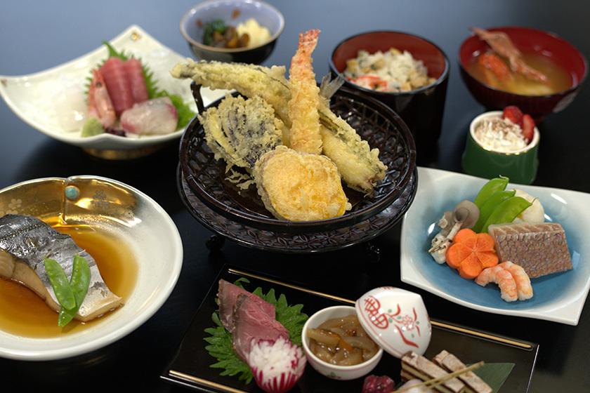 【屋形船クルージング】＜夕朝食付＞スカイデッキ付の「濱進」から横浜の夜景を楽しむ
