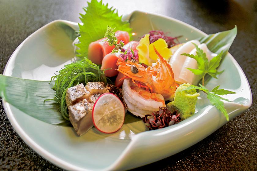 とろける牛すき鍋と鮮魚四種盛　旬を愛でる「月見草会席」　＜6月～9月＞