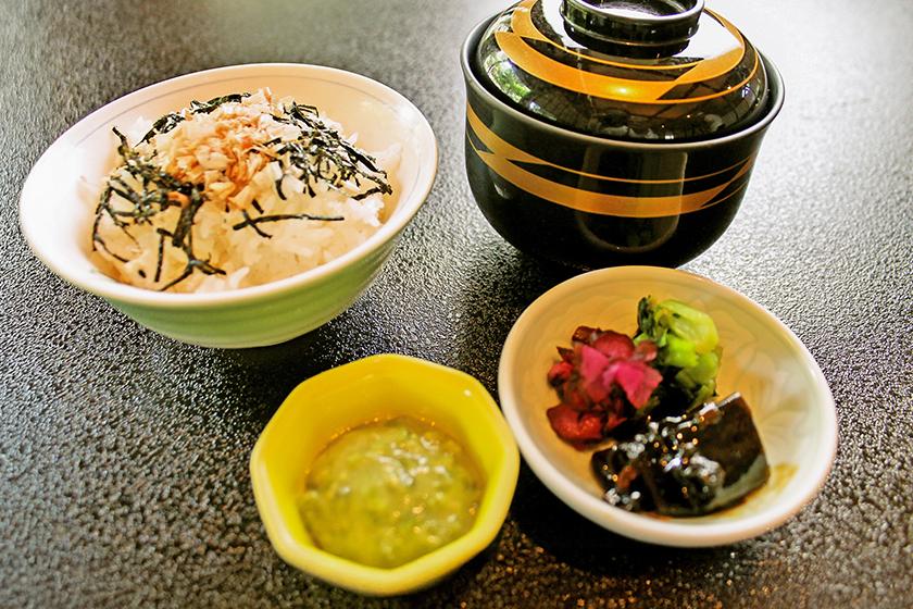 とろける牛すき鍋と鮮魚四種盛　旬を愛でる「月見草会席」　＜6月～9月＞