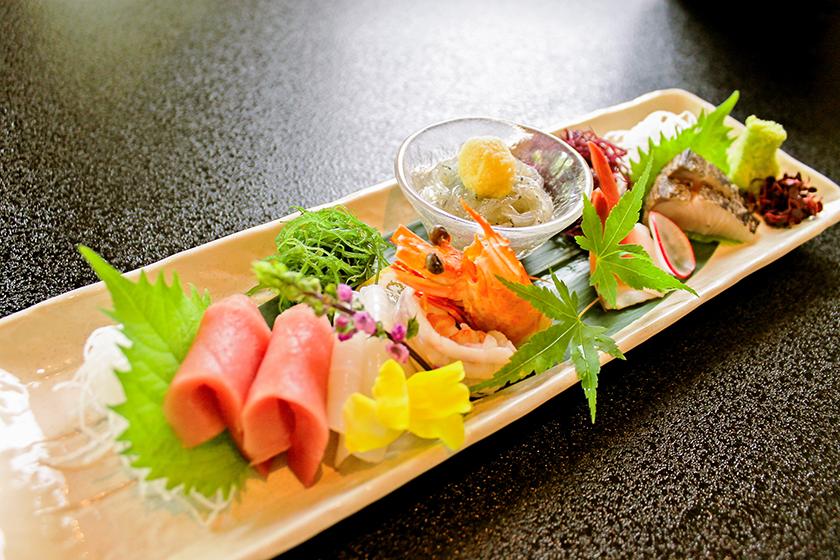 鮑と六種の造りをメインに据えた　フルコース「華やぎ会席」　＜6月～9月＞