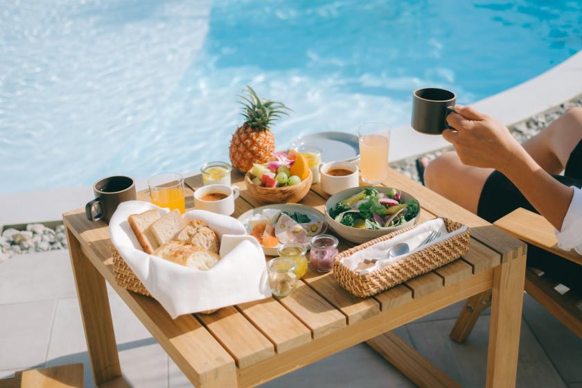 【連泊割】【朝食付き】【ビーチから3分】【屋外プール・サウナ付】森や海の気配を感じる優雅なヴィラ