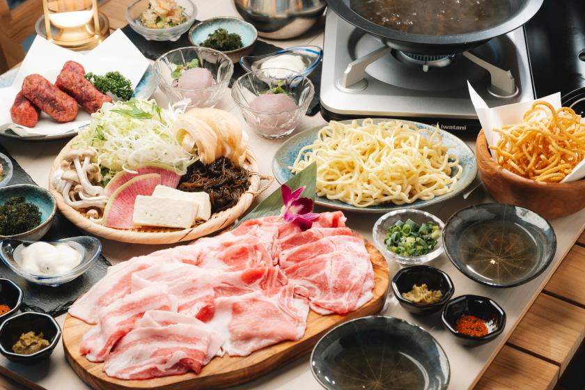 【連泊割】【夕朝食付き】【ビーチから3分】【屋外プール・サウナ付】森や海の気配を感じる優雅なヴィラ