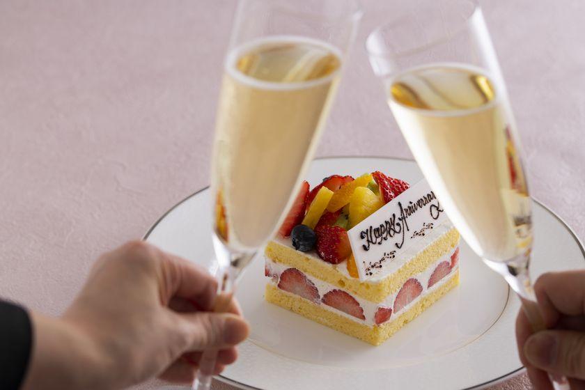 【記念日・お祝い】乾杯スパークリング＆特製デザートプレート付き！約60種のディナーブッフェを堪能（夕朝食付き）