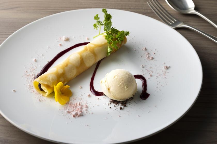  Restaurant Cascade (Western) / Evening with breakfast
