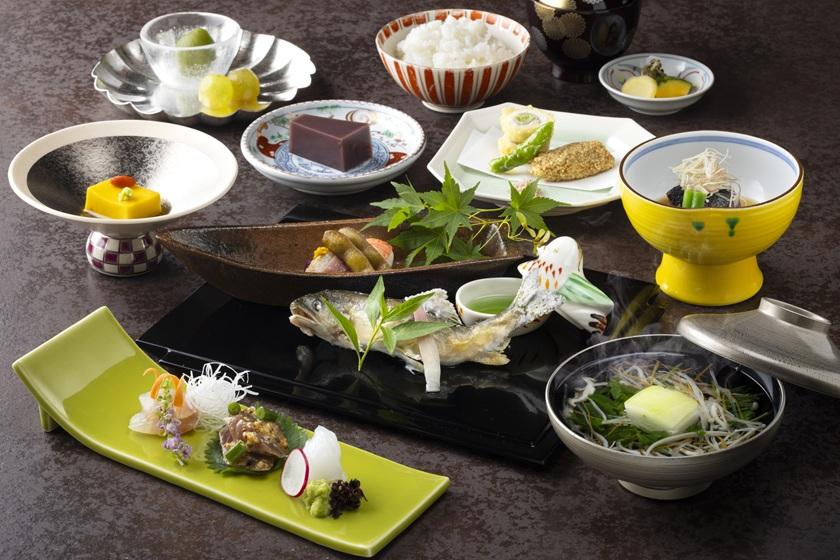 【日帰り/ディナー付き】旧御用邸　菊華荘のご夕食と源泉100％温泉付お部屋休憩＋スパ＋天然温泉プール＜8時間ステイ＞