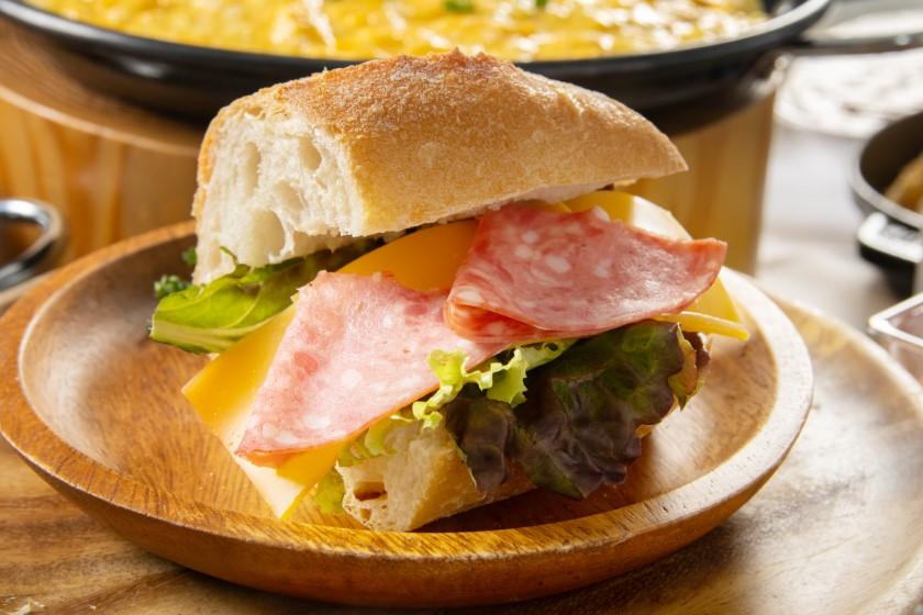 【喫煙ルーム確約！】朝食付き　愛煙家のお客様必見！！★駐車場週間無料★