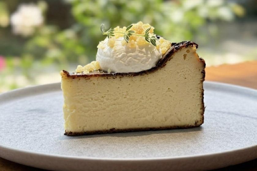 【室数限定★ウェルカムスイーツ付】お値段そのまま！1階カフェで楽しむ自家製ケーキ（朝食付）