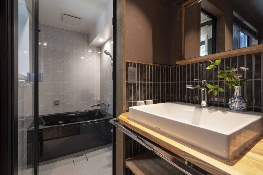 THE KAZAHAYA Suite | Kitchen, 2 Bedrooms, Washer-Dryer, Bathroom