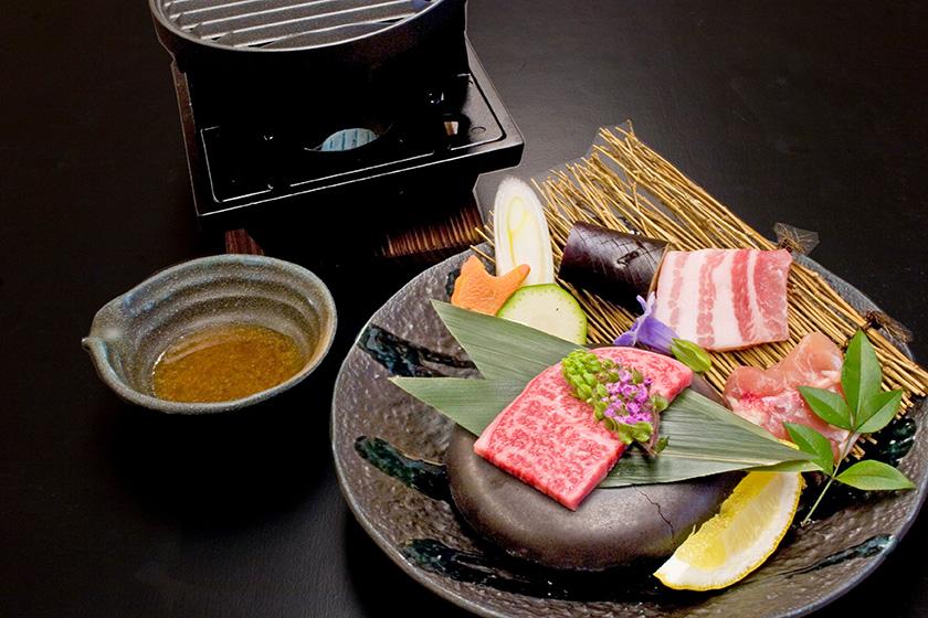 美食プレートと地元のお肉3種と姿烏賊(1人で1匹)