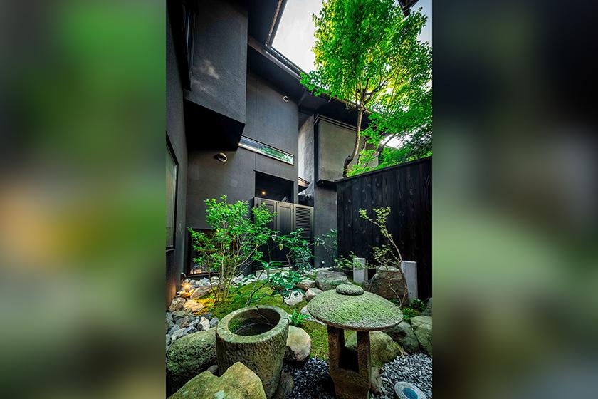 Deluxe Japanese Garden Suite (with Hinoki Wood Bath)
