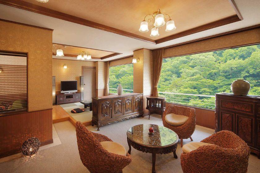 [Non-Smoking] Spacious Steam Room (with indoor bath offering a great view of the stream)
